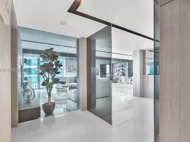 2-bedroom condo for rent in Hollywood - 3535 S Ocean Drive 2104 - MondialRealty