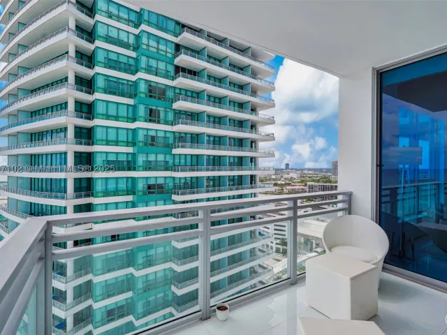 2-bedroom condo for rent in Hollywood - 3535 S Ocean Drive 2104 - MondialRealty
