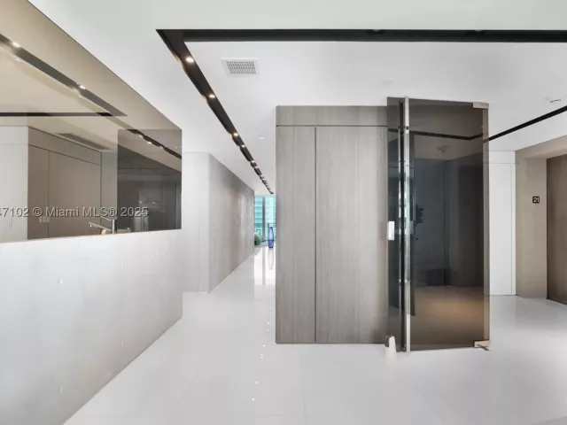2-bedroom condo for rent in Hollywood - 3535 S Ocean Drive 2104 - MondialRealty