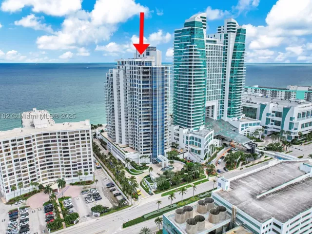 2-bedroom condo for rent in Hollywood - 3535 S Ocean Drive 2104 - MondialRealty