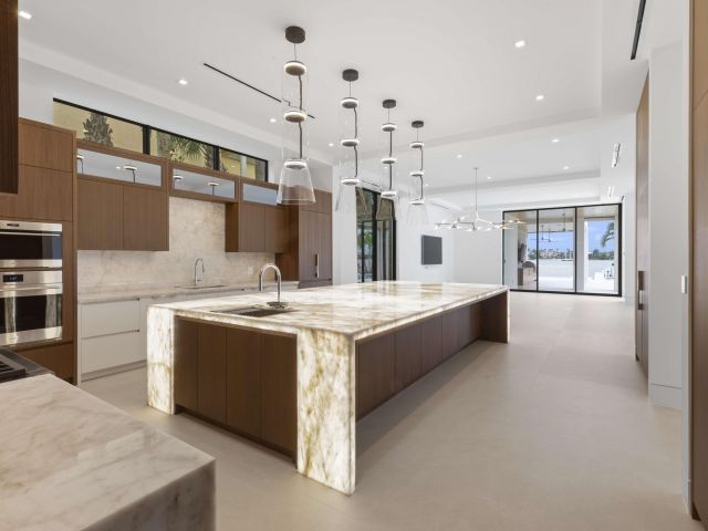 Home for sale at 2914 N Flagler Drive - photo 6335312