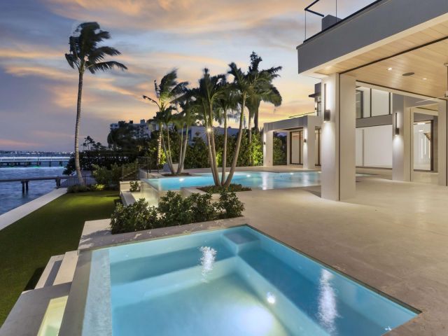 Home for sale at 2914 N Flagler Drive - photo 6335318