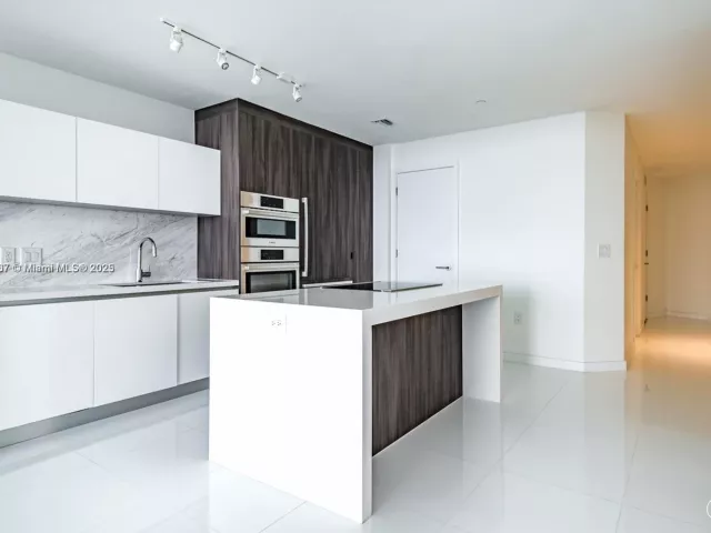 1-bedroom condo for sale in Miami - 851 NE 1st Ave 2100 - MondialRealty