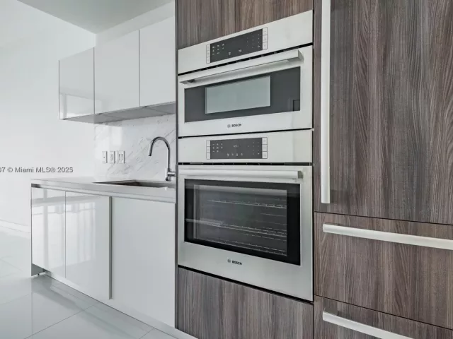 1-bedroom condo for sale in Miami - 851 NE 1st Ave 2100 - MondialRealty