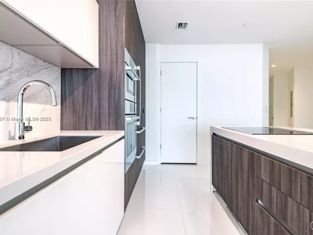 1-bedroom condo for sale in Miami - 851 NE 1st Ave 2100 - MondialRealty