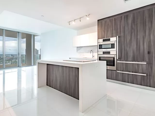 1-bedroom condo for sale in Miami - 851 NE 1st Ave 2100 - MondialRealty
