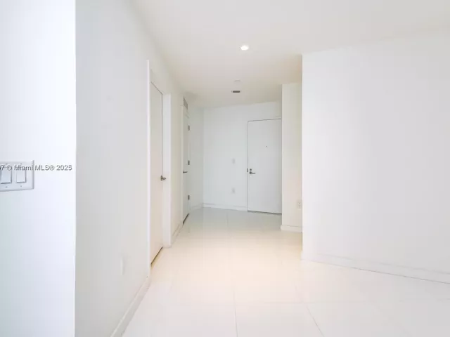 1-bedroom condo for sale in Miami - 851 NE 1st Ave 2100 - MondialRealty