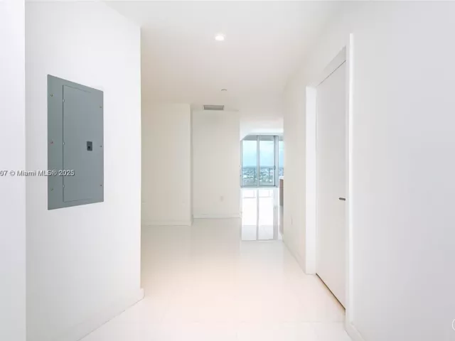 1-bedroom condo for sale in Miami - 851 NE 1st Ave 2100 - MondialRealty