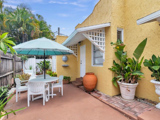 Home for sale at 239 Lytton Court - photo 6345153