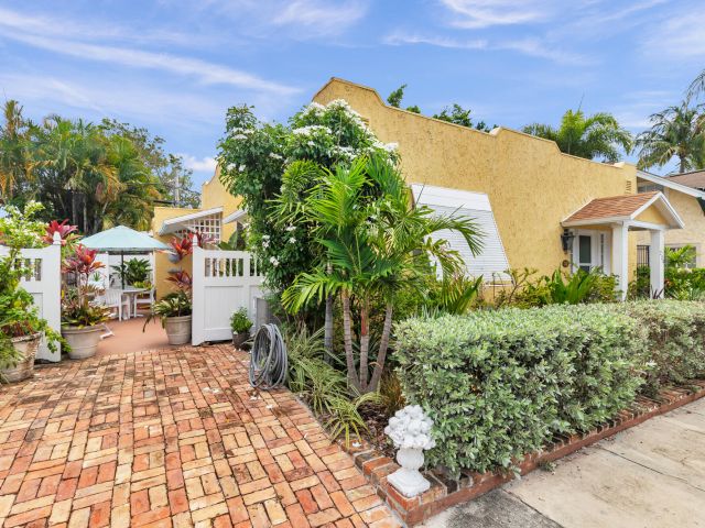 Home for sale at 239 Lytton Court - photo 6345155