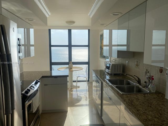 Apartment for rent  Unit #B1107 - photo 6335673