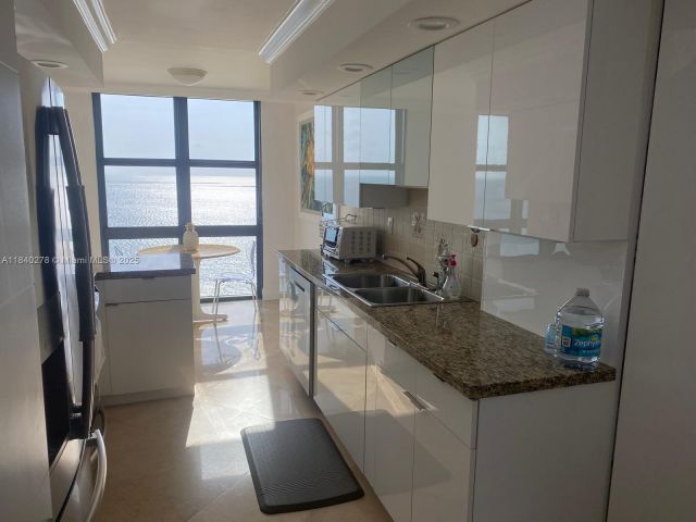 Apartment for rent  Unit #B1107 - photo 6335676