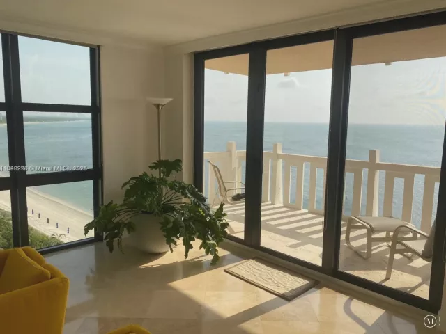 2-bedroom condo for rent in Key Biscayne - 1111 Crandon Blvd B1107 - MondialRealty