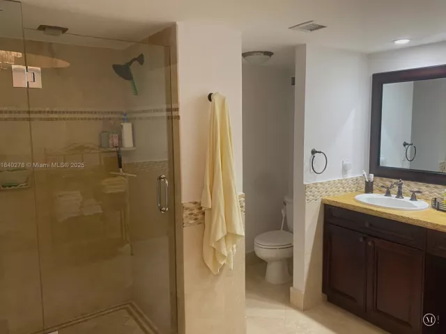 2-bedroom condo for rent in Key Biscayne - 1111 Crandon Blvd B1107 - MondialRealty