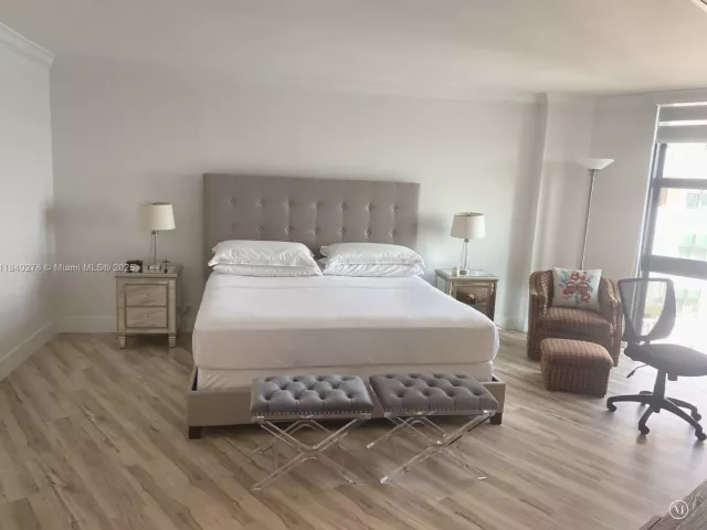 2-bedroom condo for rent in Key Biscayne - 1111 Crandon Blvd B1107 - MondialRealty