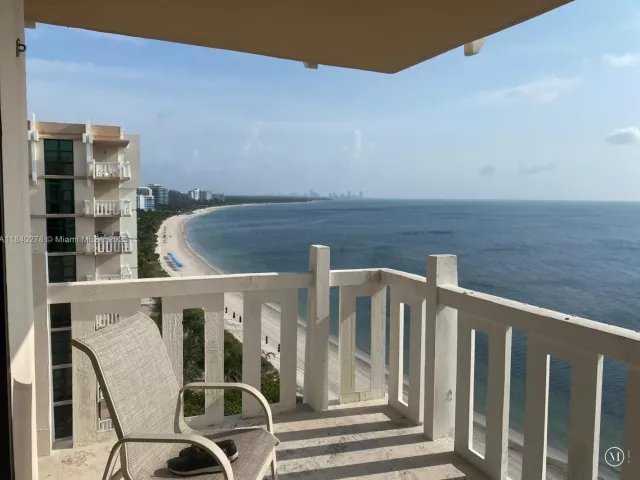 2-bedroom condo for rent in Key Biscayne - 1111 Crandon Blvd B1107 - MondialRealty