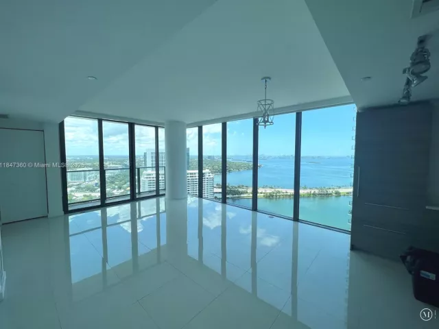 1-bedroom condo for sale in Miami - 650 NE 32nd St 3508 - MondialRealty