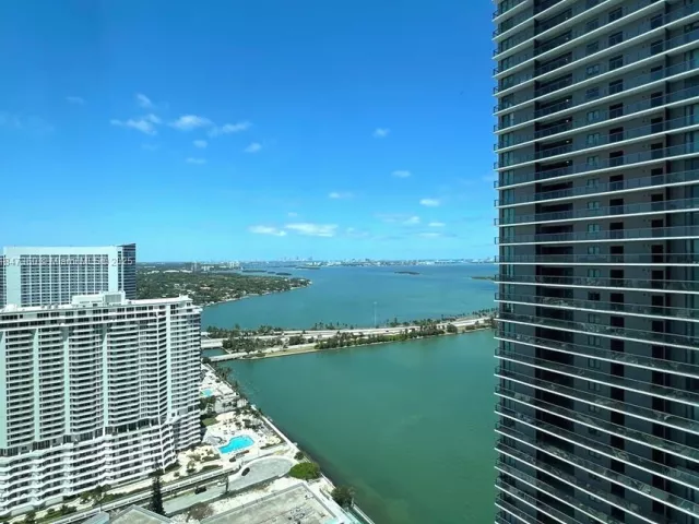 1-bedroom condo for sale in Miami - 650 NE 32nd St 3508 - MondialRealty