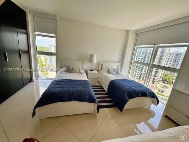 2-bedroom condo for sale in Sunny Isles Beach - 100 Bayview Dr 1405 - MondialRealty