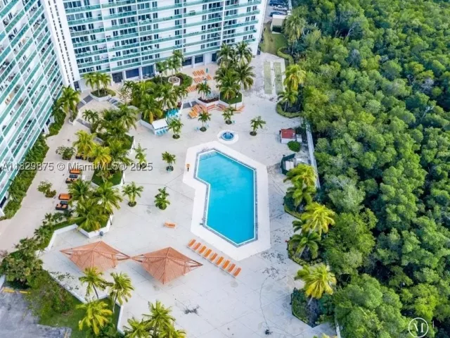 2-bedroom condo for sale in Sunny Isles Beach - 100 Bayview Dr 1405 - MondialRealty