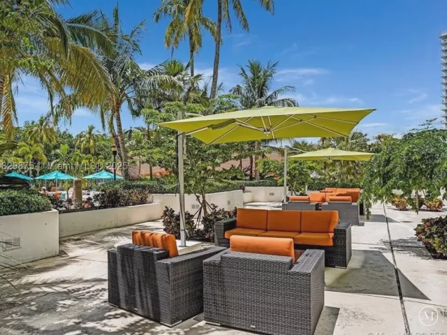 2-bedroom condo for sale in Sunny Isles Beach - 100 Bayview Dr 1405 - MondialRealty