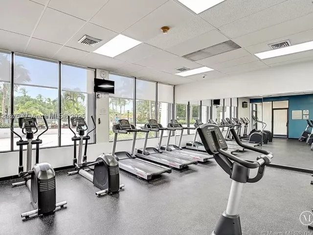 2-bedroom condo for sale in Sunny Isles Beach - 100 Bayview Dr 1405 - MondialRealty
