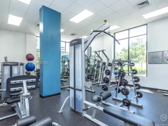 2-bedroom condo for sale in Sunny Isles Beach - 100 Bayview Dr 1405 - MondialRealty