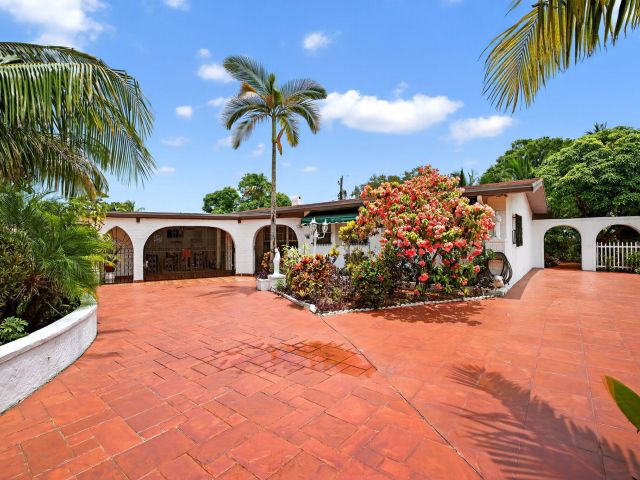 Home for sale at 300 Florida Avenue - photo 6386516