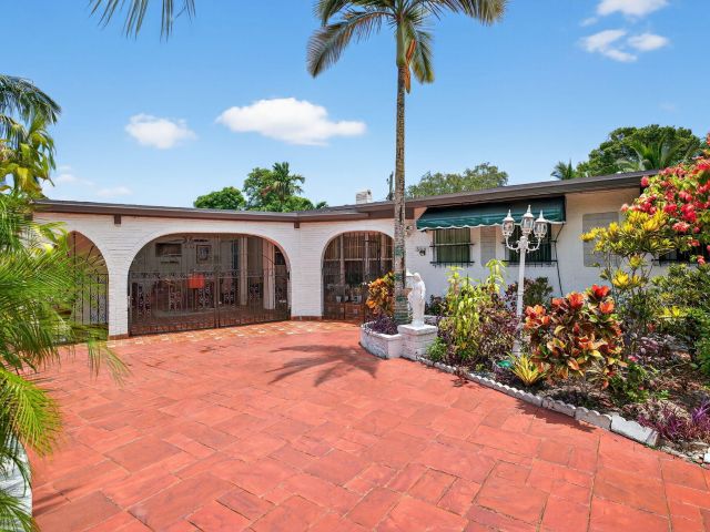 Home for sale at 300 Florida Avenue - photo 6386517