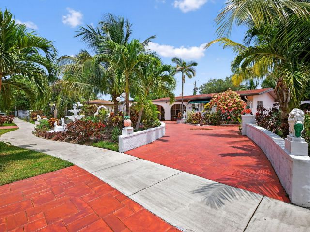 Home for sale at 300 Florida Avenue - photo 6386518