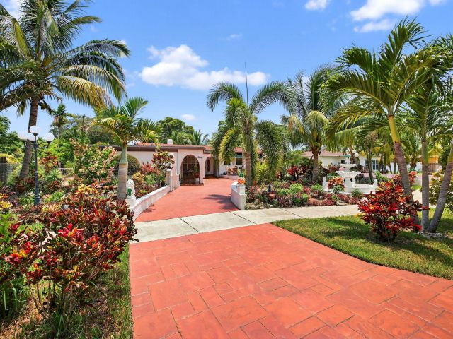 Home for sale at 300 Florida Avenue - photo 6386519