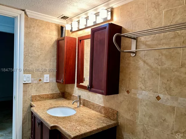 3-bedroom condo for sale in Sunny Isles Beach - 19380 Collins Ave 802 - MondialRealty