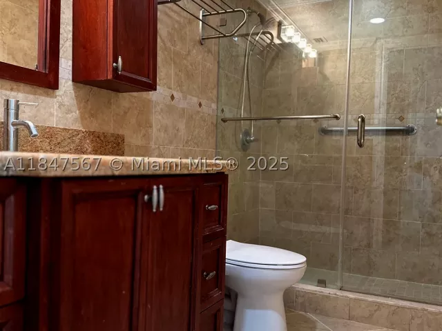 3-bedroom condo for sale in Sunny Isles Beach - 19380 Collins Ave 802 - MondialRealty