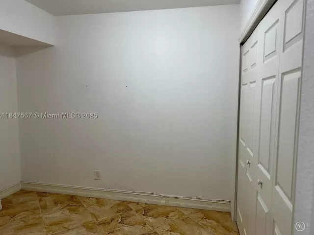 3-bedroom condo for sale in Sunny Isles Beach - 19380 Collins Ave 802 - MondialRealty