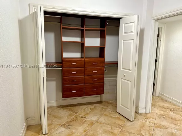 3-bedroom condo for sale in Sunny Isles Beach - 19380 Collins Ave 802 - MondialRealty