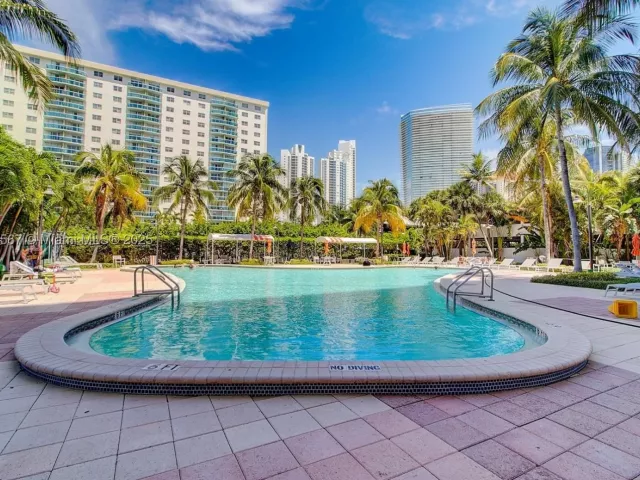 3-bedroom condo for sale in Sunny Isles Beach - 19380 Collins Ave 802 - MondialRealty