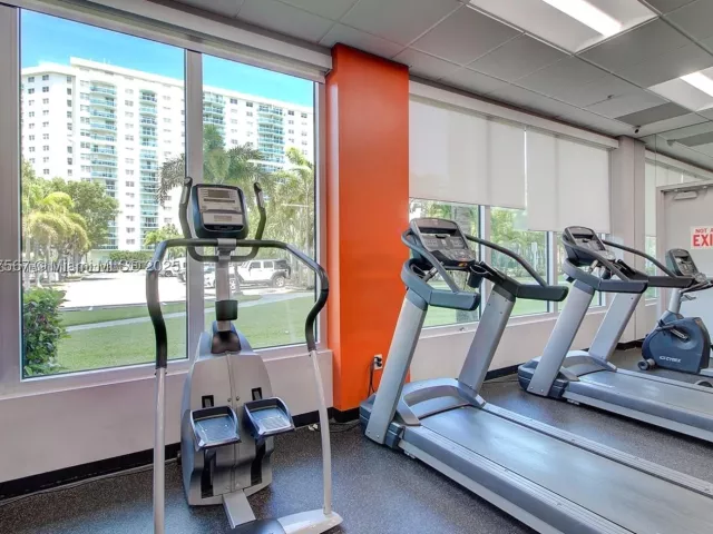 3-bedroom condo for sale in Sunny Isles Beach - 19380 Collins Ave 802 - MondialRealty