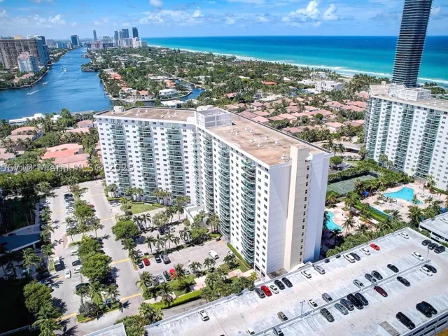 3-bedroom condo for sale in Sunny Isles Beach - 19380 Collins Ave 802 - MondialRealty