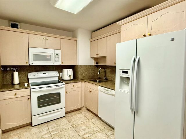 Apartment for sale  Unit #429 - photo 6340342