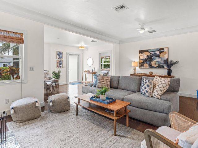 Home for rent at 414 NE 7th Avenue - photo 6363096