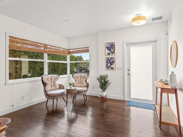 Home for rent at 414 NE 7th Avenue - photo 6363099