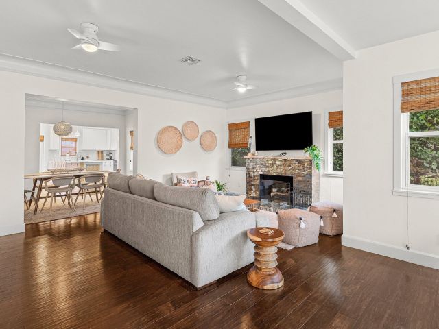 Home for rent at 414 NE 7th Avenue - photo 6704098