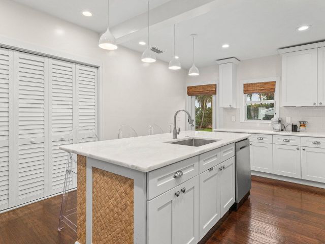 Home for rent at 414 NE 7th Avenue - photo 6704100