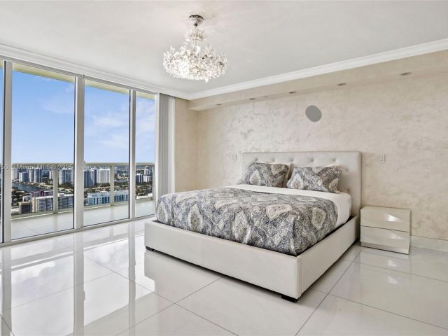 Apartment for rent  Unit #PH-5102 - photo 6639193