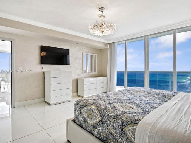 Apartment for rent  Unit #PH-5102 - photo 6639194