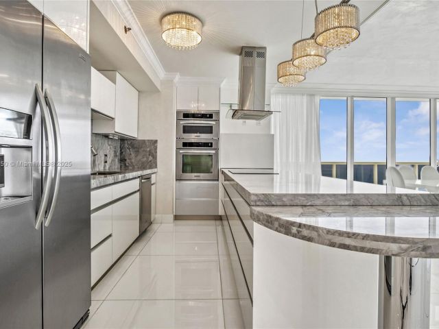 Apartment for rent  Unit #PH-5102 - photo 6639196