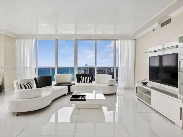 Apartment for rent  Unit #PH-5102 - photo 6639198