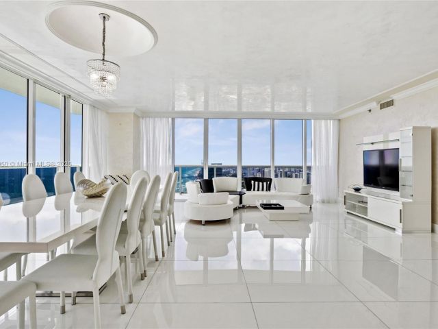 Apartment for rent  Unit #PH-5102 - photo 6639203