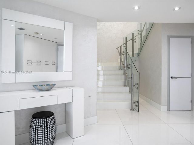 Apartment for rent  Unit #PH-5102 - photo 6639204