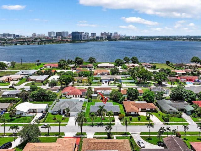 Home for sale at 600 S Mangonia Circle - photo 6343782